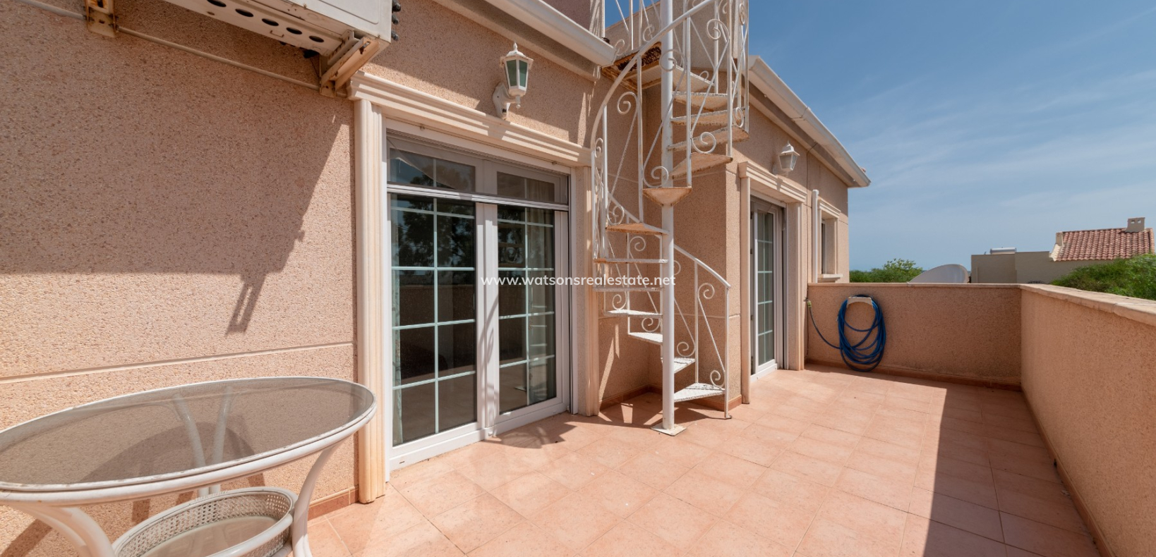 Resale - Freistendhe Villa - Urb. La Marina