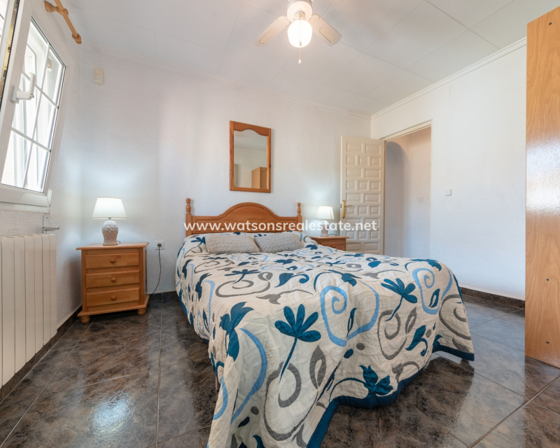 Resale - Freistendhe Villa - Urb. La Marina