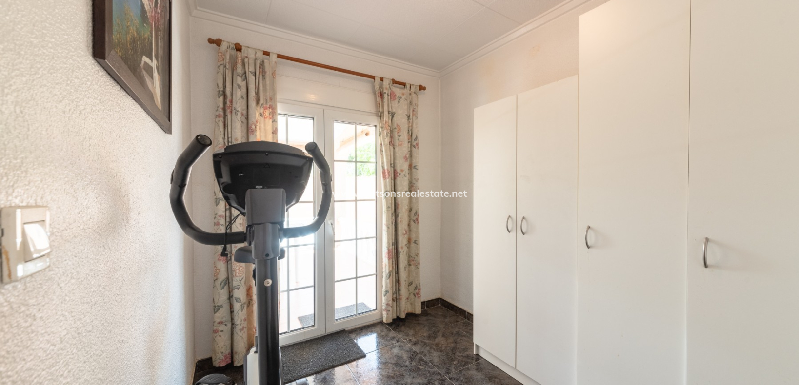 Resale - Freistendhe Villa - Urb. La Marina
