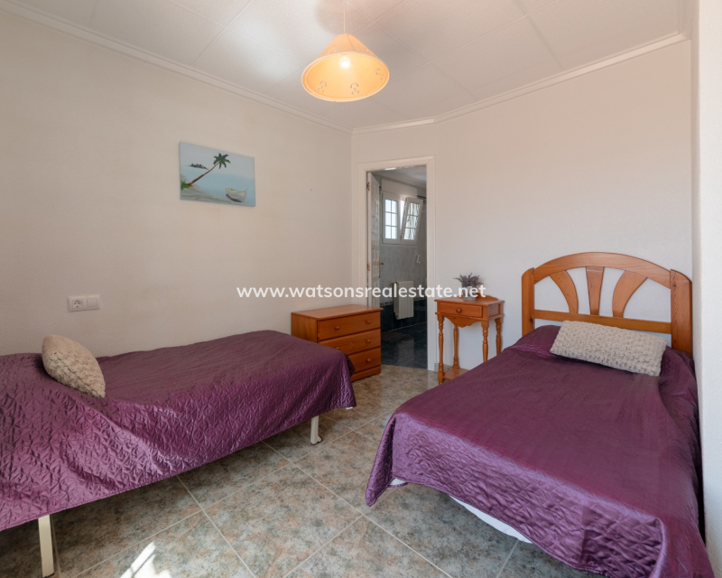 Resale - Freistendhe Villa - Urb. La Marina
