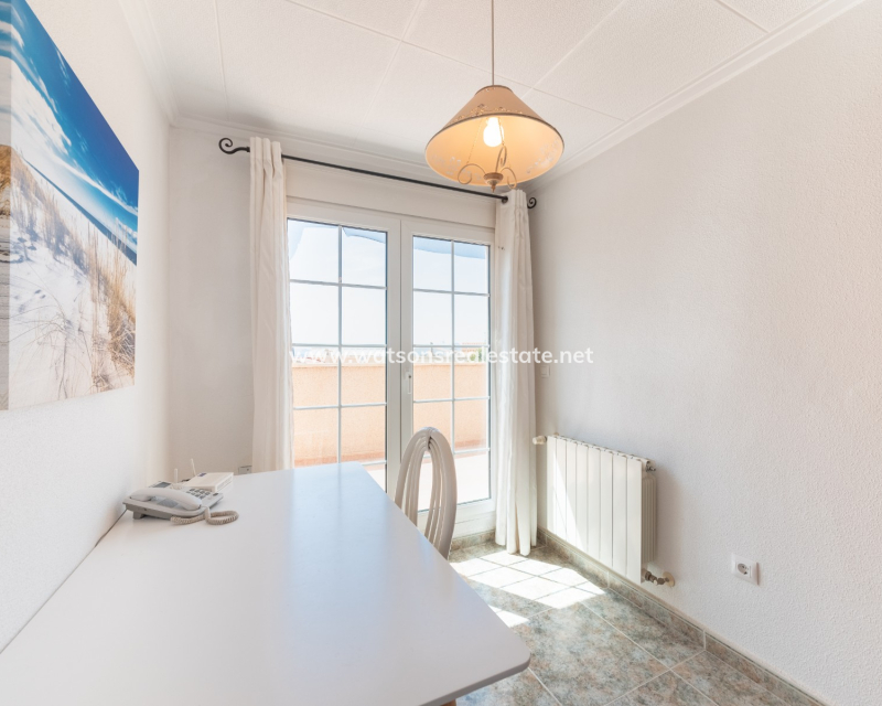 Resale - Freistendhe Villa - Urb. La Marina