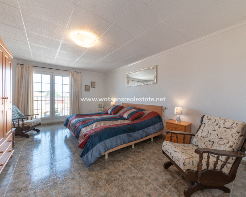 Resale - Freistendhe Villa - Urb. La Marina