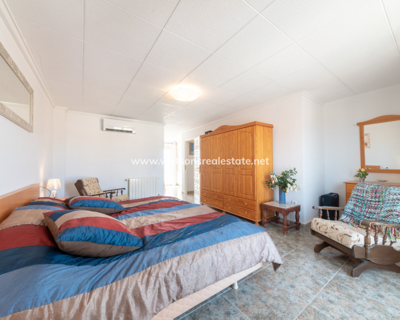Resale - Freistendhe Villa - Urb. La Marina