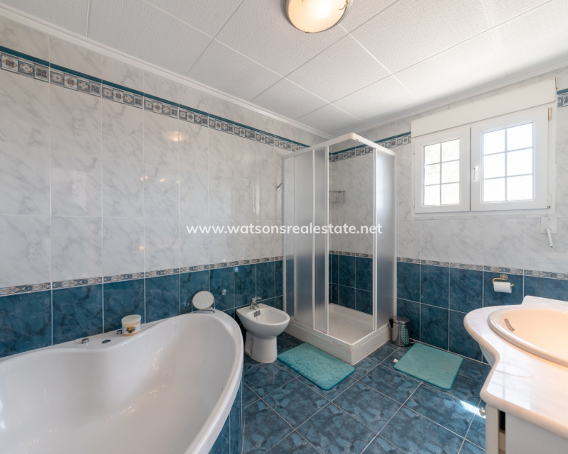 Resale - Freistendhe Villa - Urb. La Marina