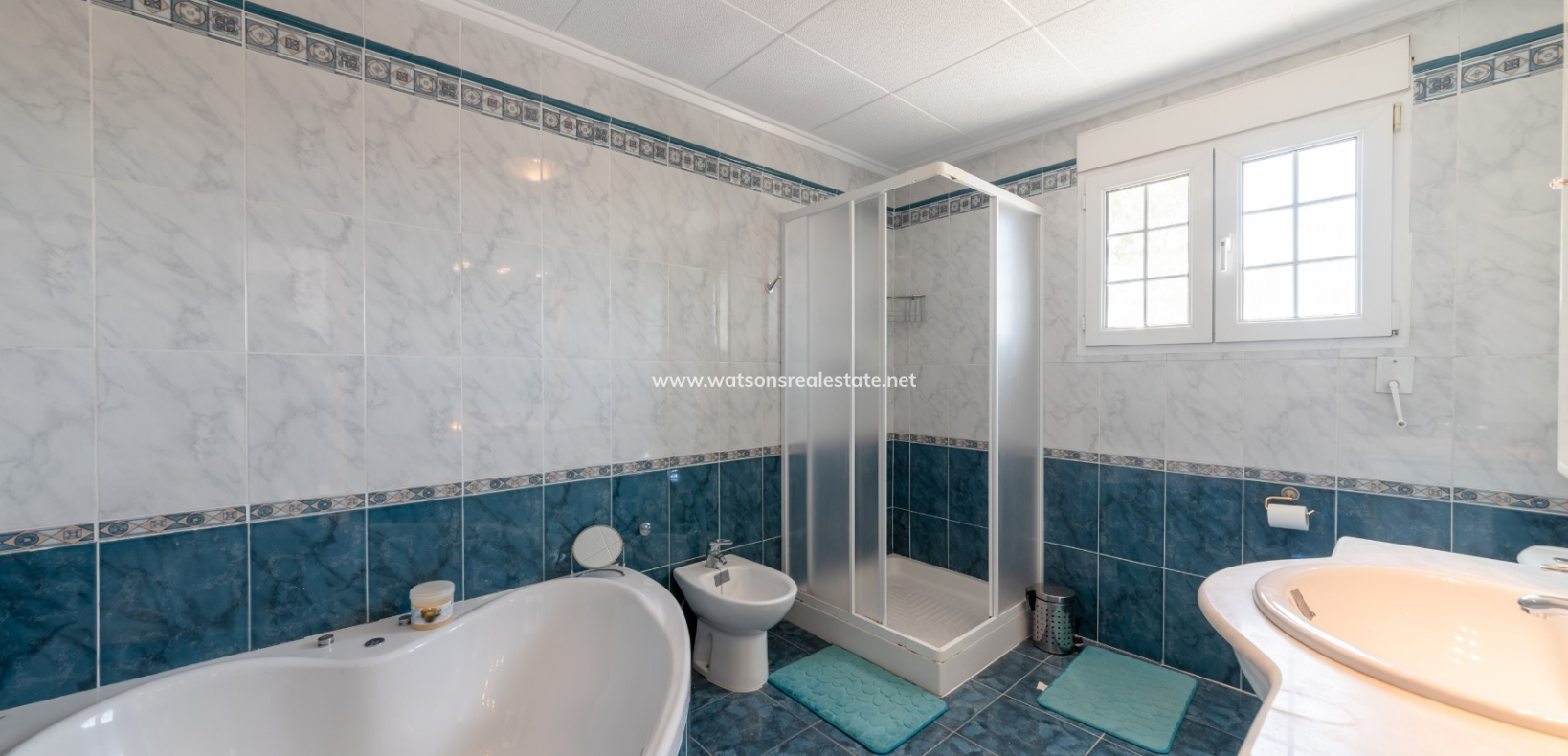 Resale - Freistendhe Villa - Urb. La Marina