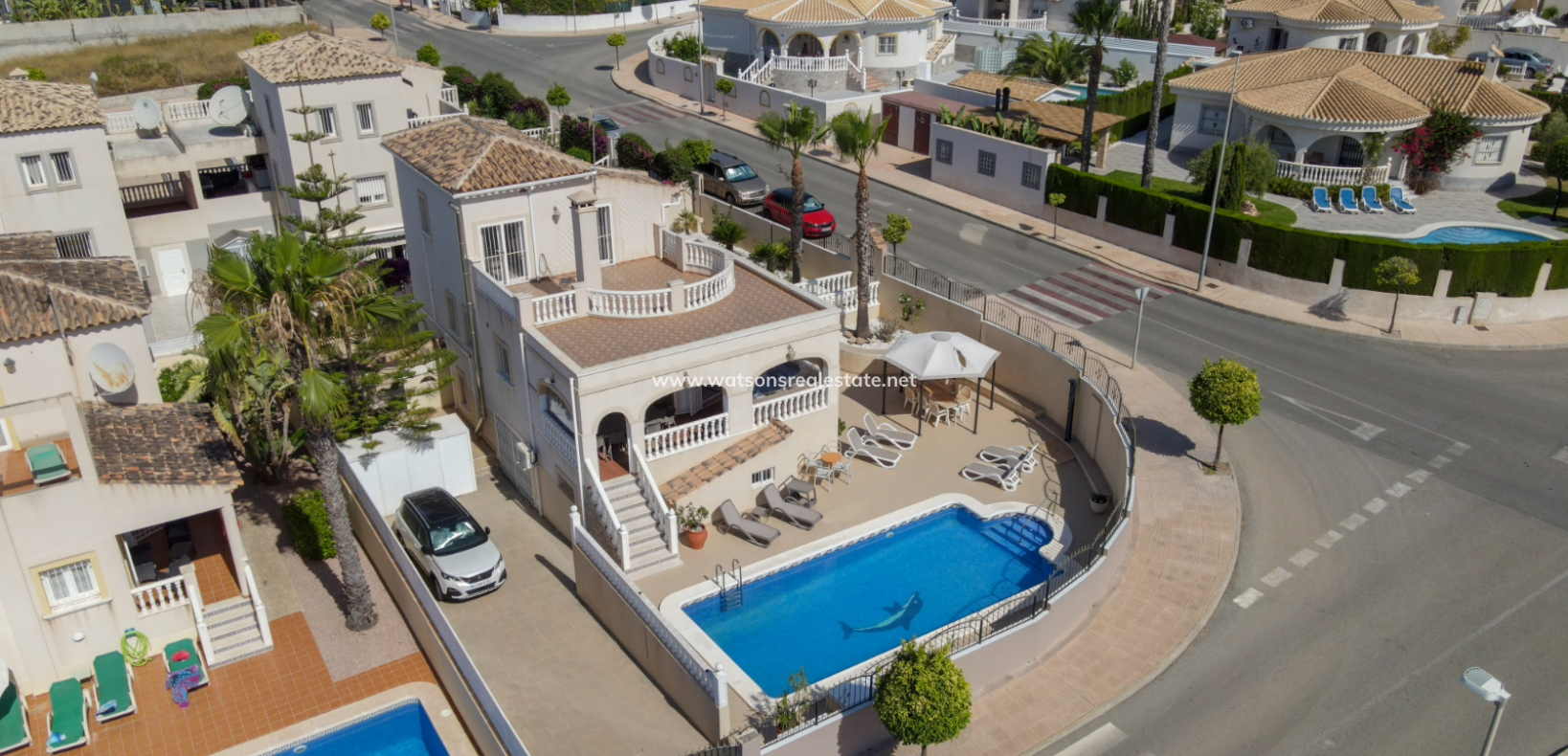 Resale - Freistendhe Villa - Urb. La Marina