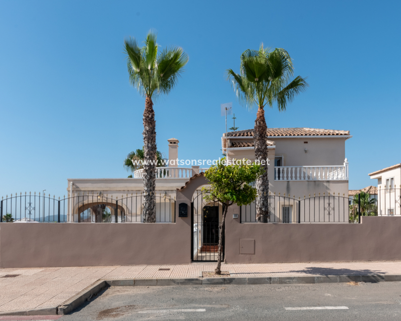 Resale - Freistendhe Villa - Urb. La Marina