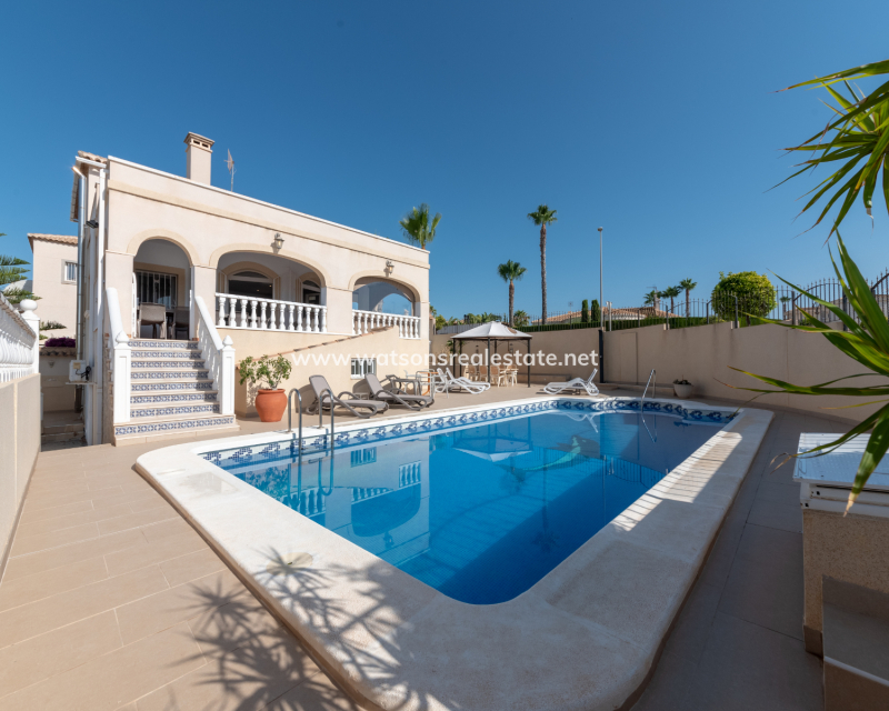 Resale - Freistendhe Villa - Urb. La Marina