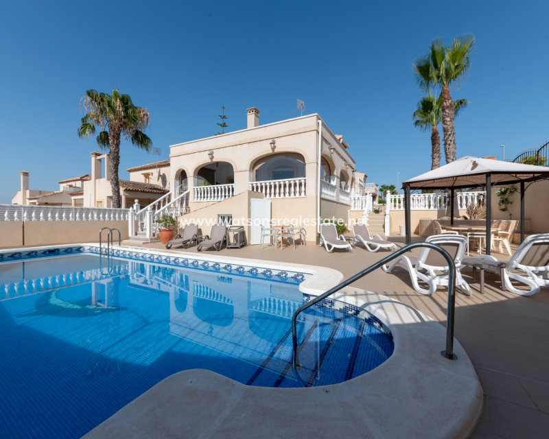 Resale - Freistendhe Villa - Urb. La Marina