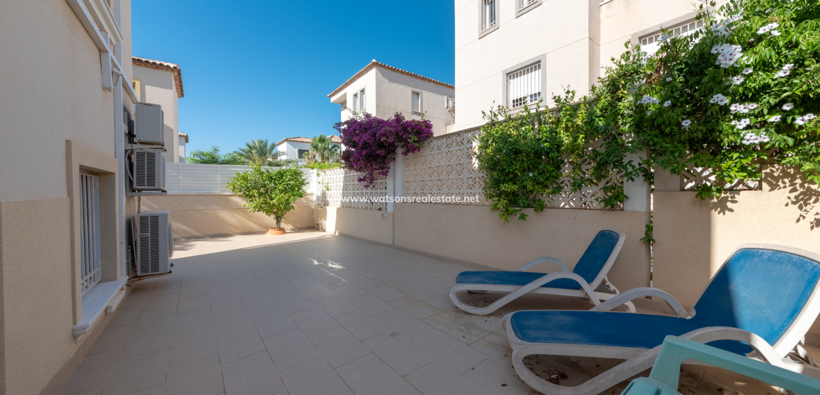 Resale - Freistendhe Villa - Urb. La Marina