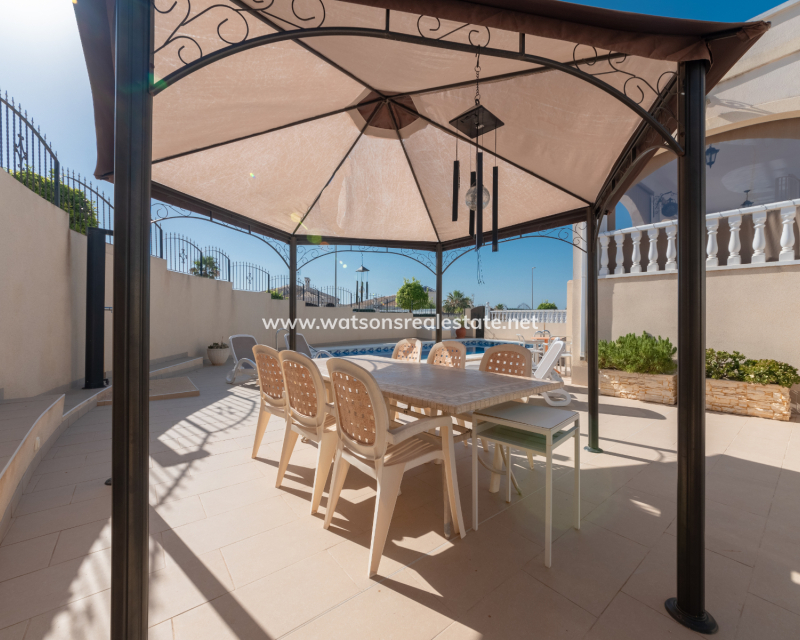 Resale - Freistendhe Villa - Urb. La Marina