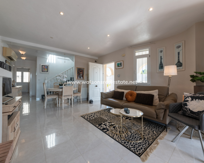 Resale - Freistendhe Villa - Urb. La Marina
