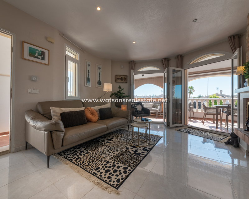 Resale - Freistendhe Villa - Urb. La Marina