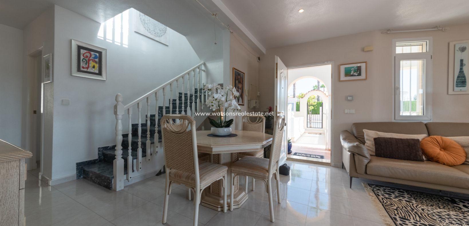 Resale - Freistendhe Villa - Urb. La Marina