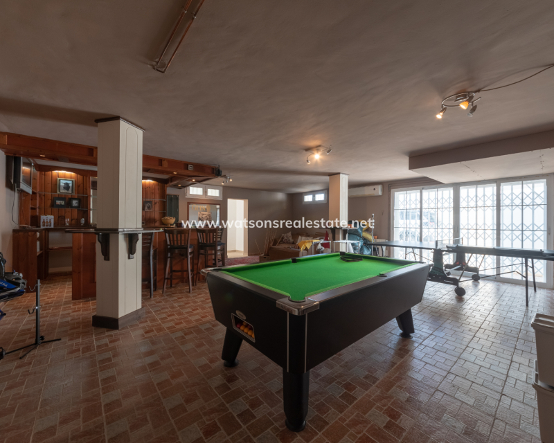 Resale - Freistendhe Villa - Urb. La Marina
