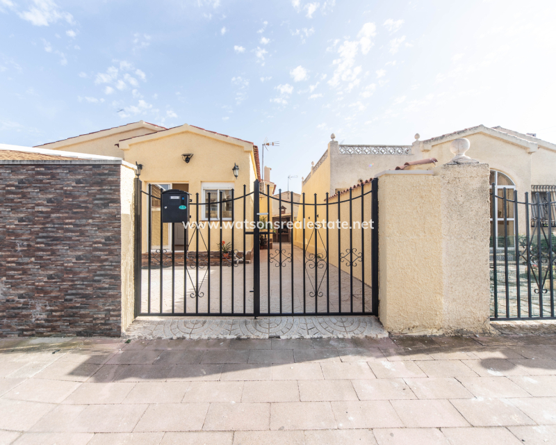 Resale - Freistendhe Villa - Urb. La Marina