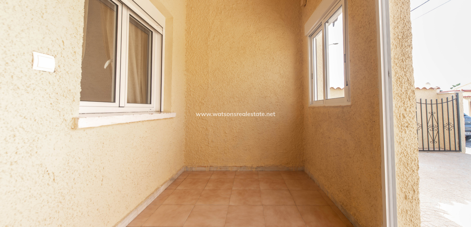 Resale - Freistendhe Villa - Urb. La Marina