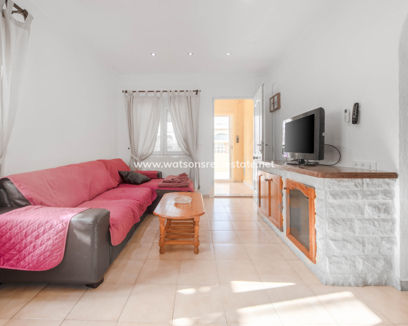 Resale - Freistendhe Villa - Urb. La Marina