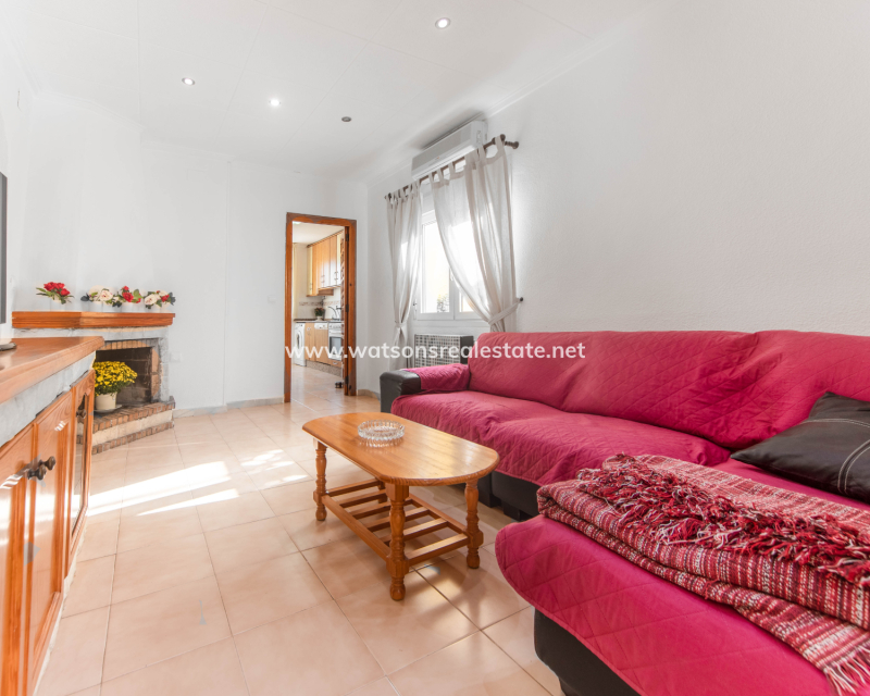 Resale - Freistendhe Villa - Urb. La Marina