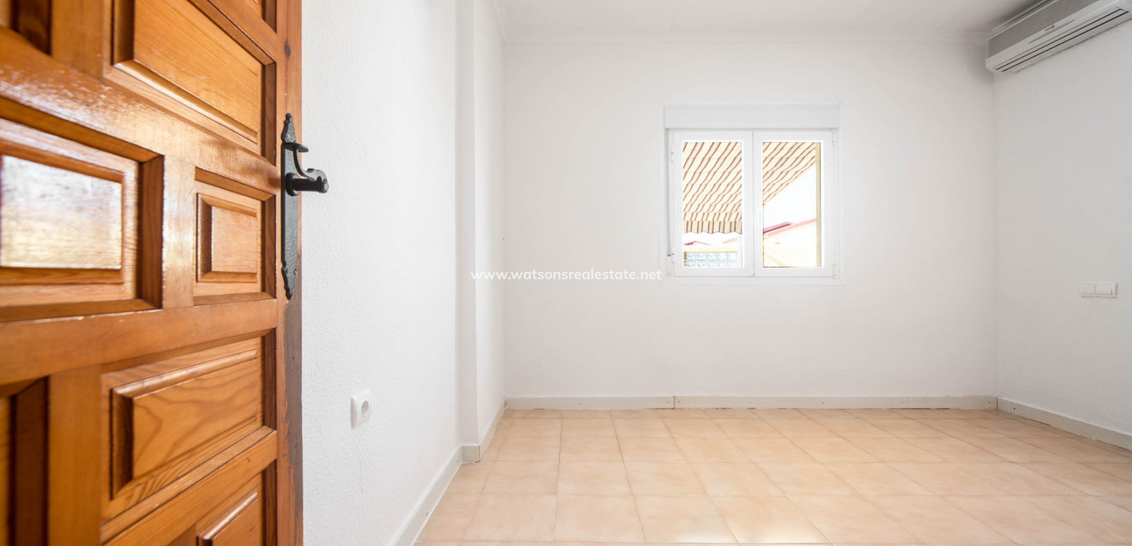 Resale - Freistendhe Villa - Urb. La Marina