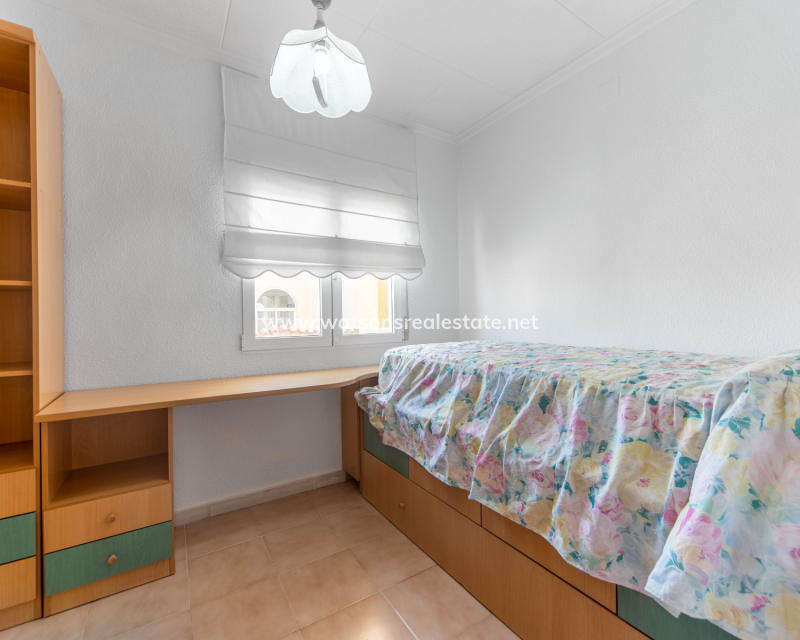 Resale - Freistendhe Villa - Urb. La Marina