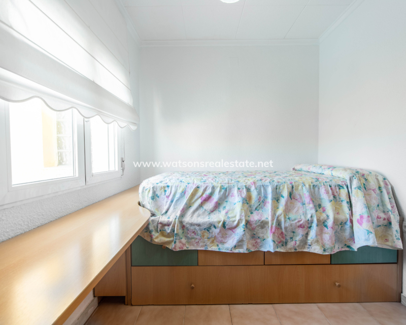 Resale - Freistendhe Villa - Urb. La Marina