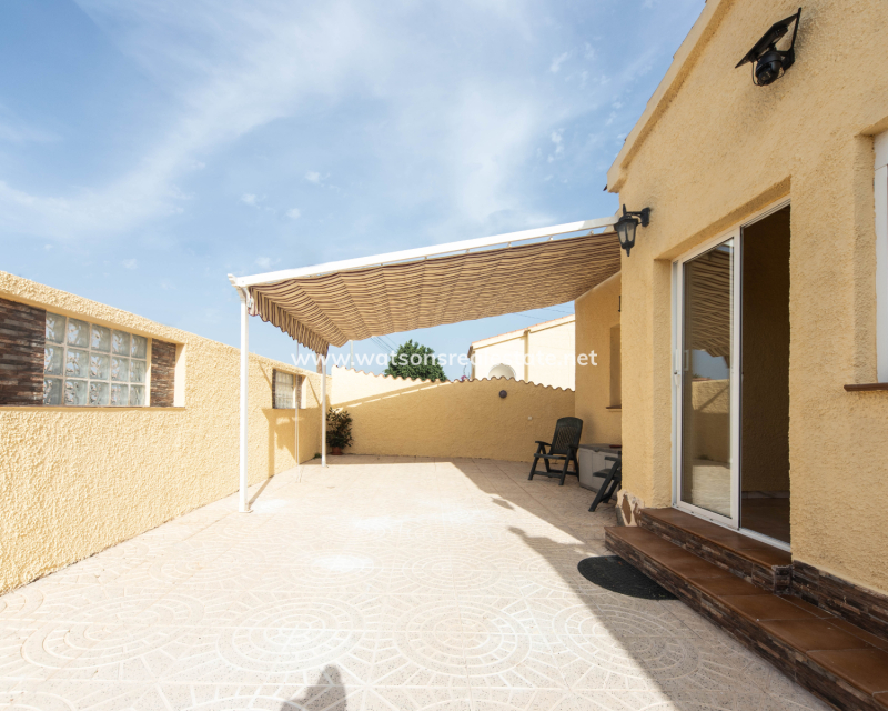 Resale - Freistendhe Villa - Urb. La Marina
