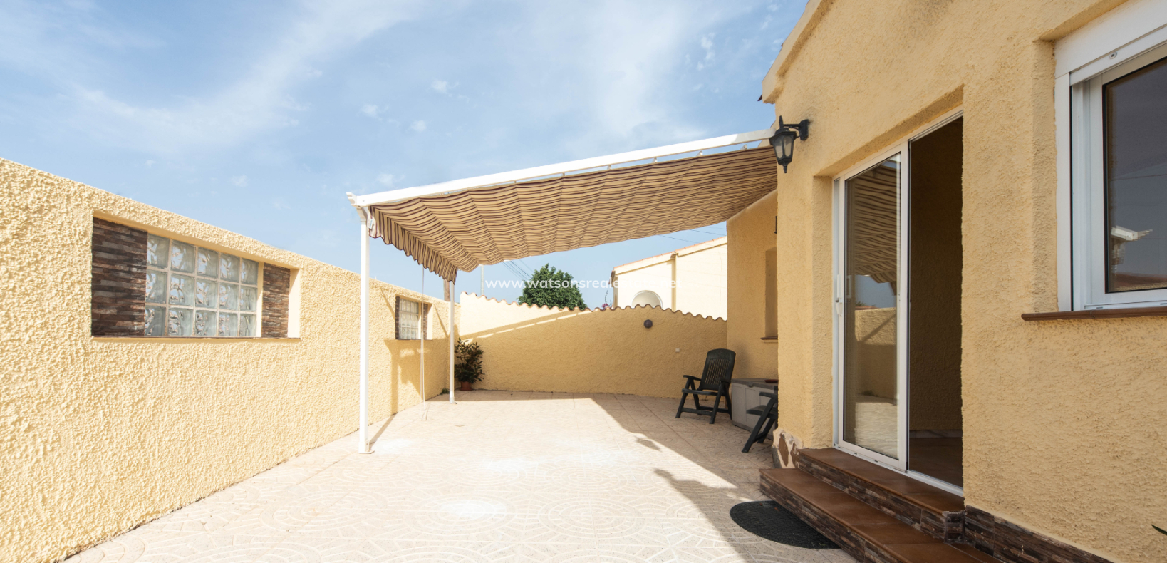 Resale - Freistendhe Villa - Urb. La Marina