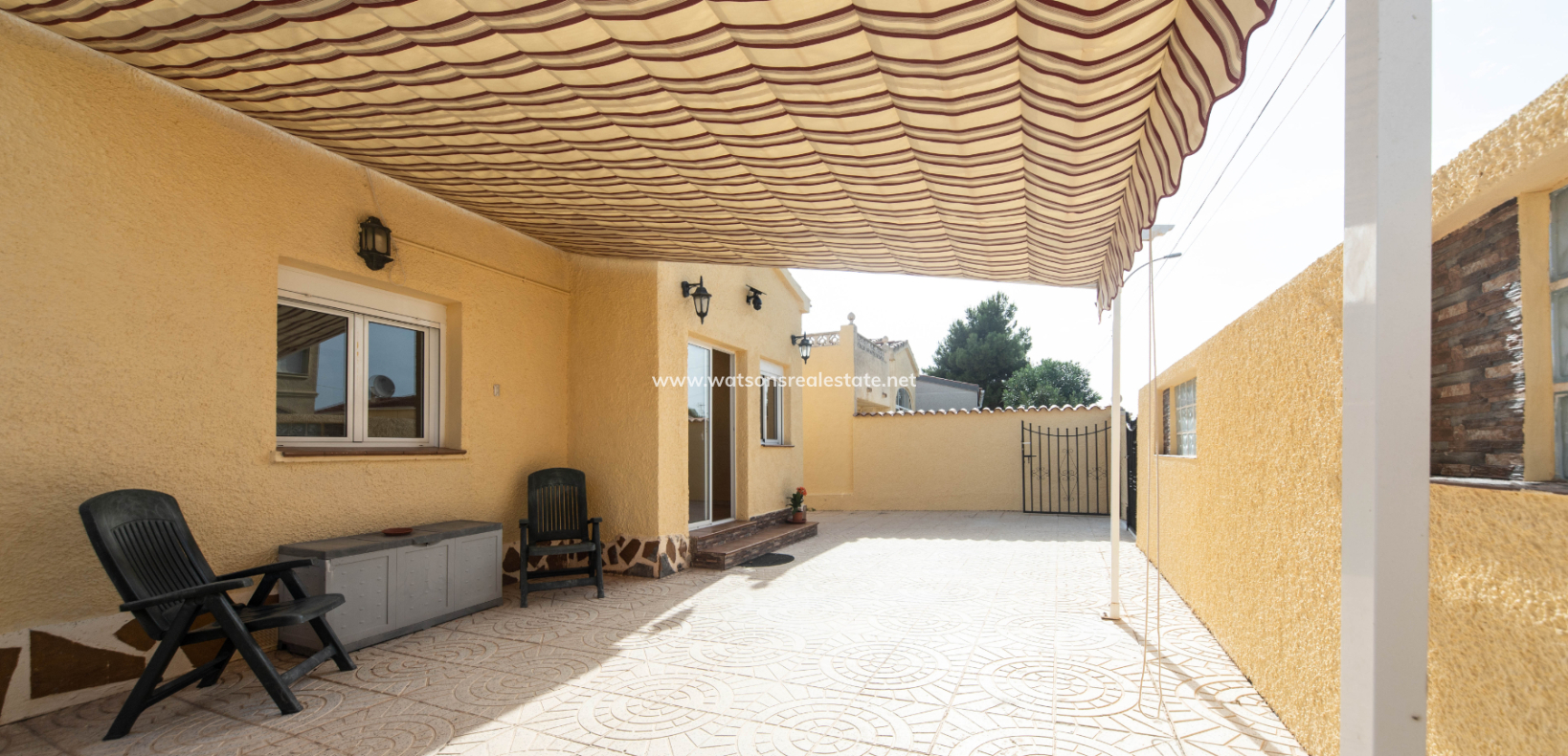 Resale - Freistendhe Villa - Urb. La Marina