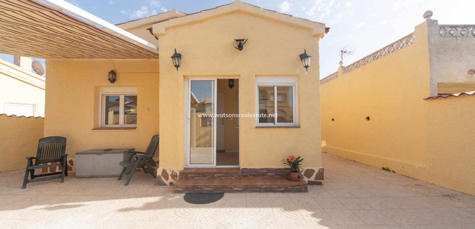 Resale - Freistendhe Villa - Urb. La Marina