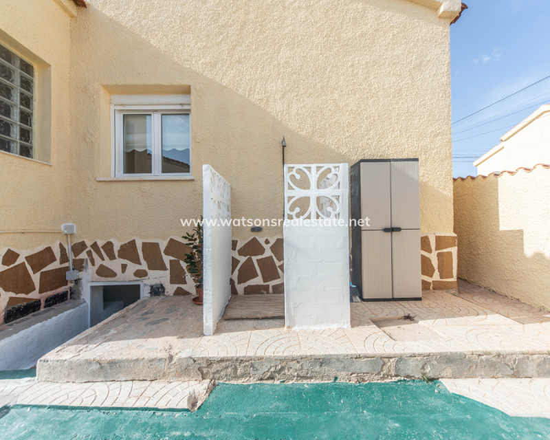 Resale - Freistendhe Villa - Urb. La Marina