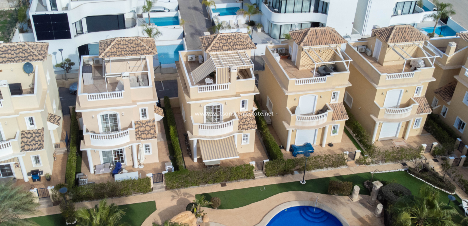Resale - Freistendhe Villa - Urb. La Marina