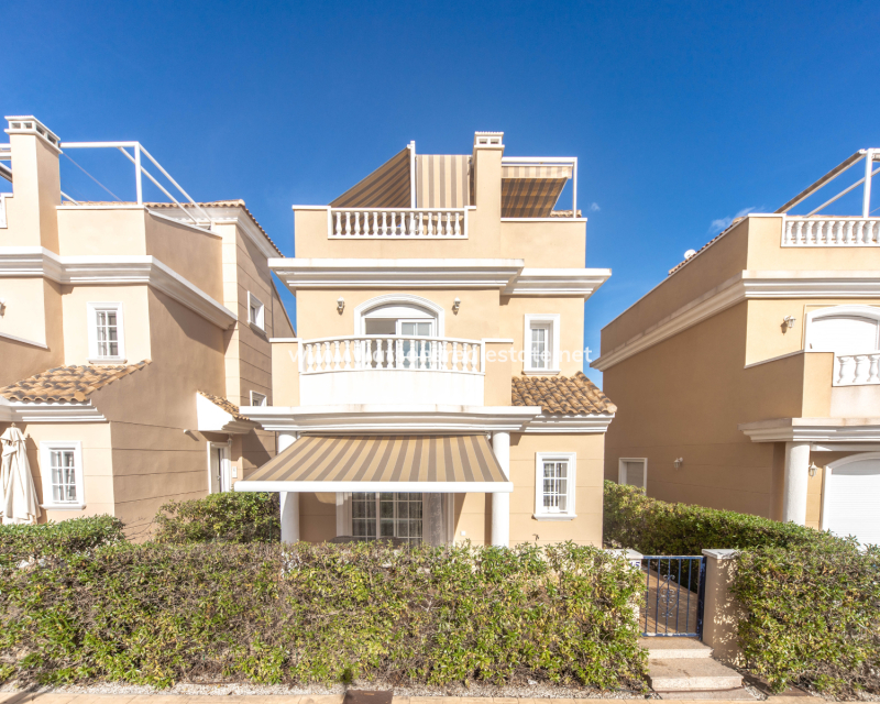 Resale - Freistendhe Villa - Urb. La Marina