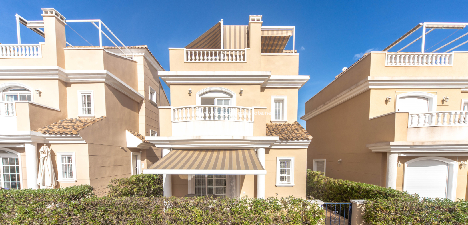Resale - Freistendhe Villa - Urb. La Marina