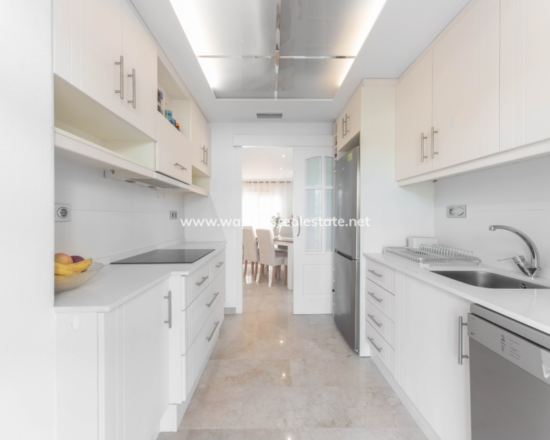 Resale - Freistendhe Villa - Urb. La Marina