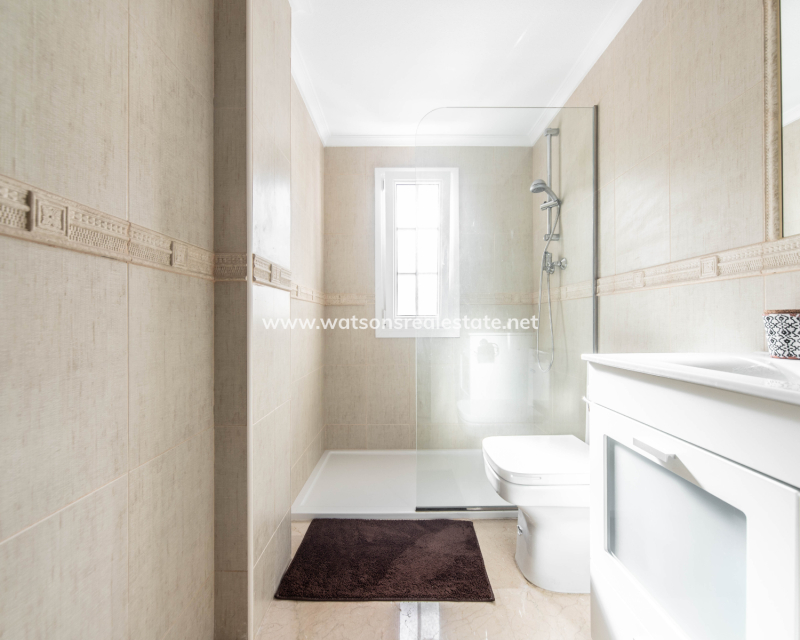 Resale - Freistendhe Villa - Urb. La Marina