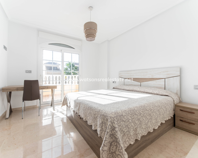 Resale - Freistendhe Villa - Urb. La Marina