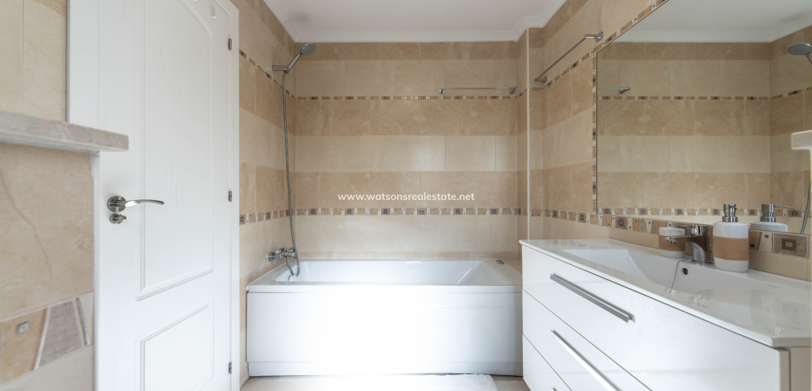 Resale - Freistendhe Villa - Urb. La Marina