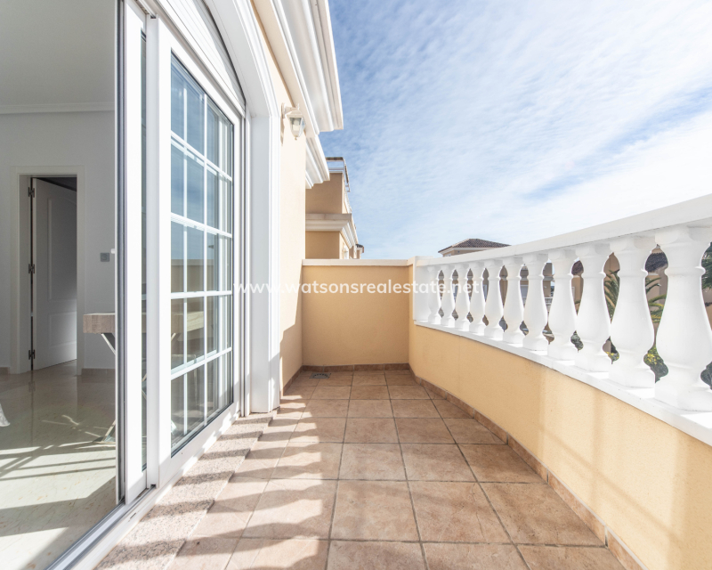 Resale - Freistendhe Villa - Urb. La Marina