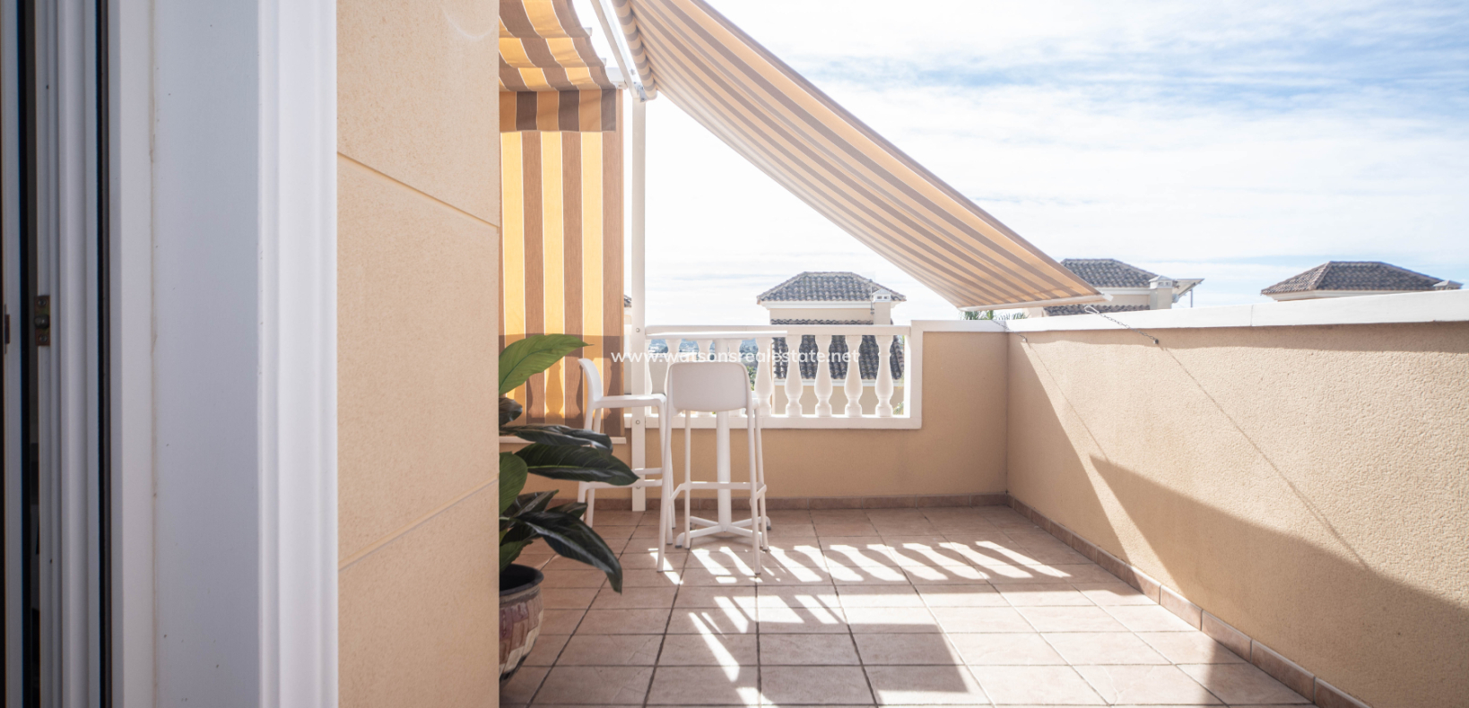 Resale - Freistendhe Villa - Urb. La Marina
