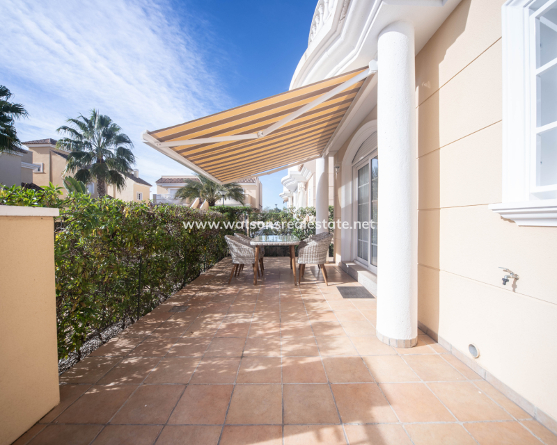 Resale - Freistendhe Villa - Urb. La Marina