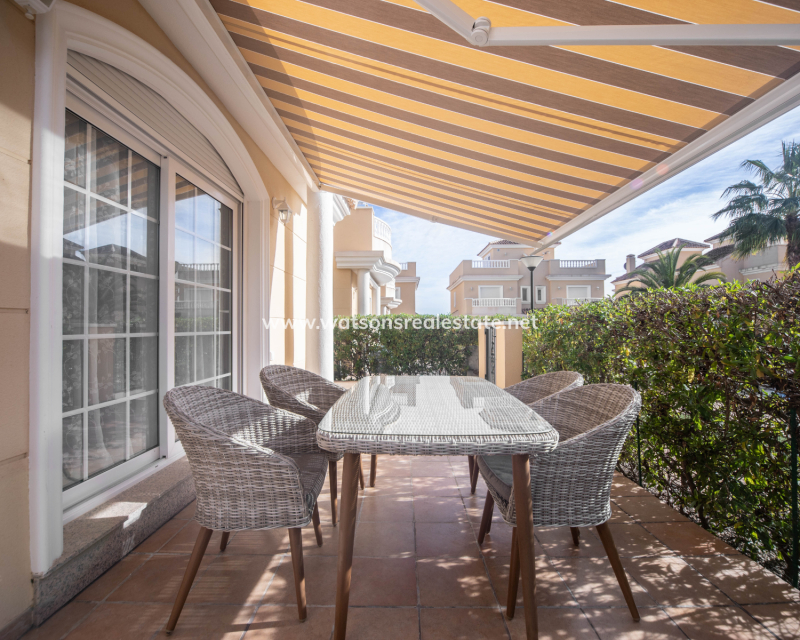 Resale - Freistendhe Villa - Urb. La Marina