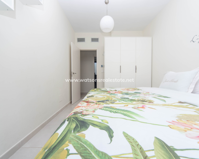 Resale - Freistendhe Villa - Urb. La Marina