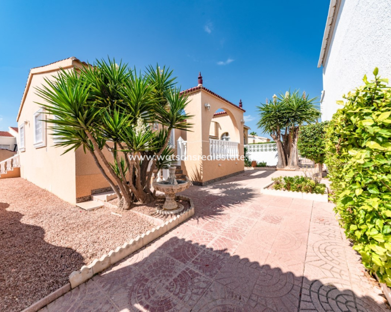 Resale - Freistendhe Villa - Urb. La Marina
