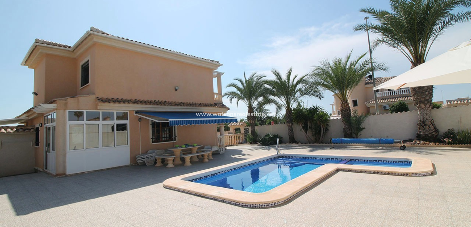 Resale - Freistendhe Villa - Urb. La Marina
