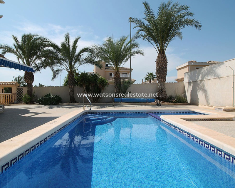 Resale - Freistendhe Villa - Urb. La Marina