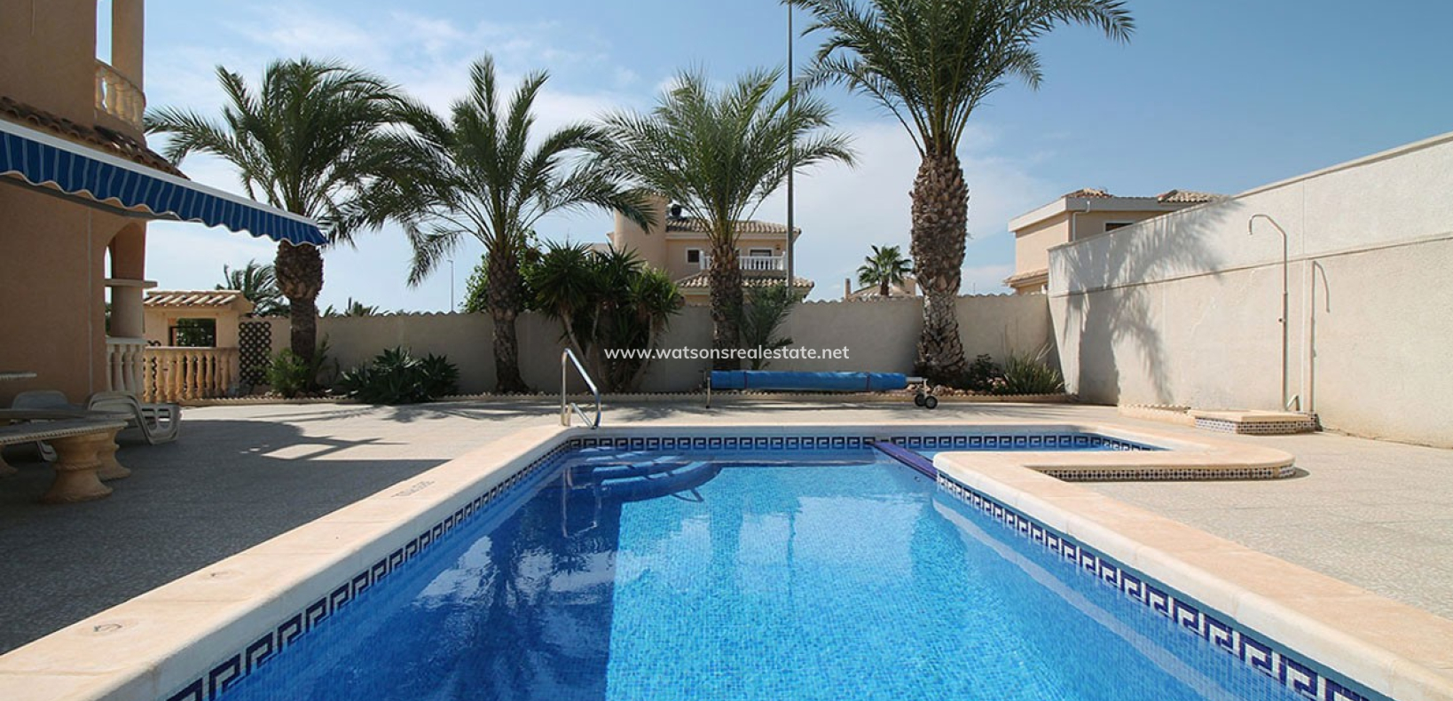 Resale - Freistendhe Villa - Urb. La Marina