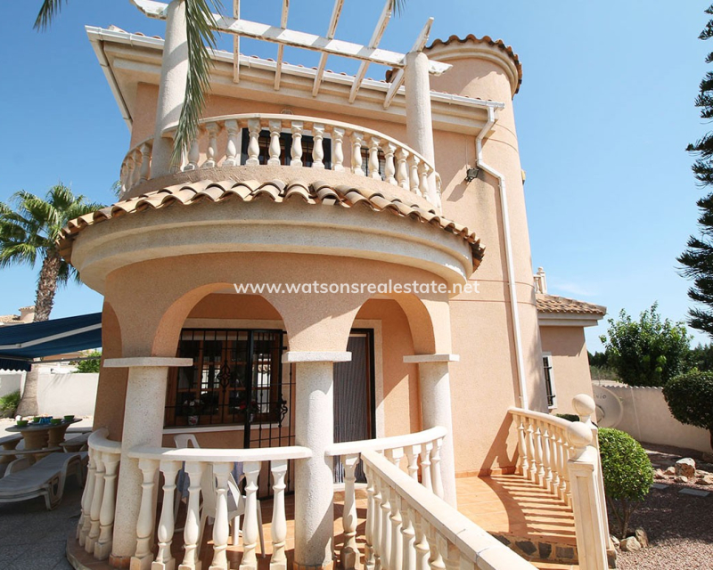 Resale - Freistendhe Villa - Urb. La Marina