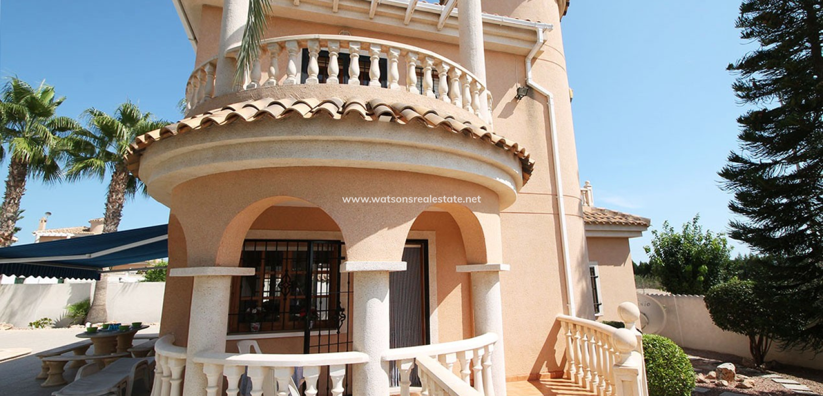 Resale - Freistendhe Villa - Urb. La Marina
