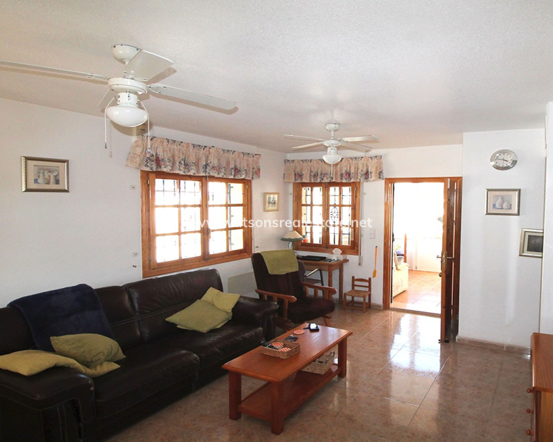 Resale - Freistendhe Villa - Urb. La Marina